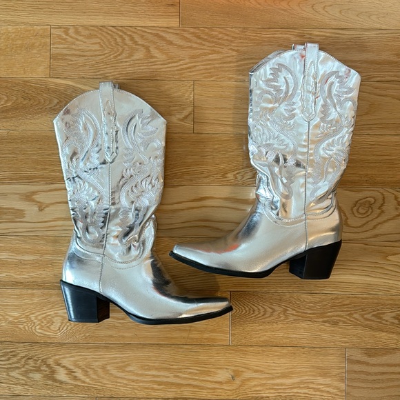 Cierws metallic boots size 9. Worn once. - Picture 2 of 2